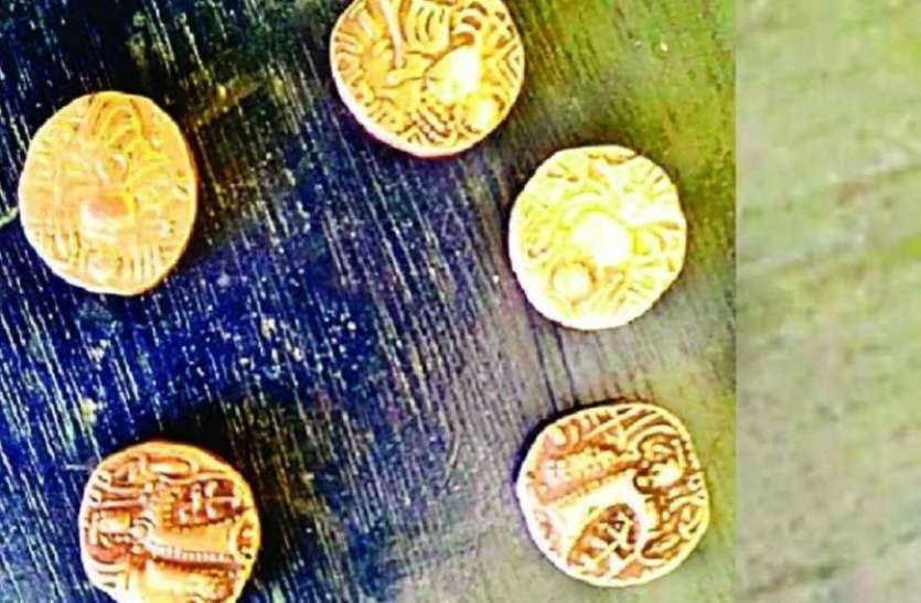 bijnor.jpg यूपी के बिजनौर में खुदाई के दौरान मिले ब्रिटिश काल के सिक्के