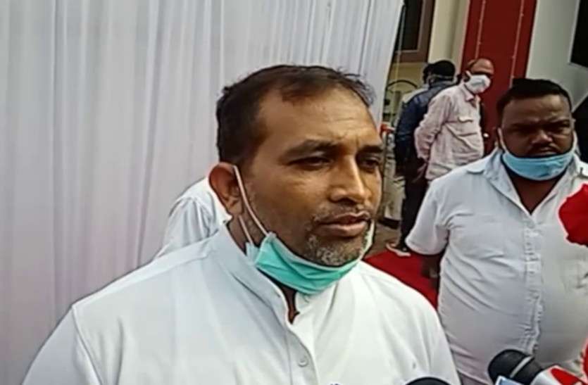block_president.jpg कांग्रेस विधायक से बदसलूकी की ब्लॉक अध्यक्ष को मिली सजा, पार्टी हाईकमान ने पद से हटाया