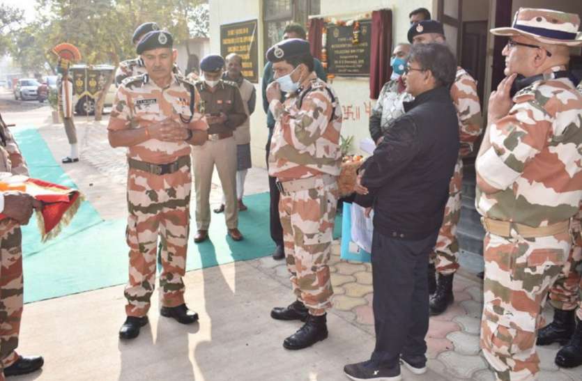 शहीद स्मारक पर पुष्पाजंलि कर किया आइटीबीपी कैम्पस का भ्रमण शहीद स्मारक पर पुष्पाजंलि कर किया आइटीबीपी कैम्पस का भ्रमण