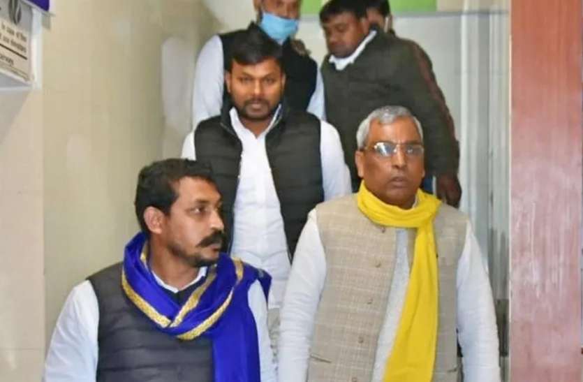 third_front.jpg UP Politics : उत्तर प्रदेश में तीसरे मोर्चे को तैयार छोटे दल, कर सकते हैं बड़ा उलटफेर