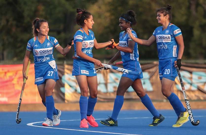 महिला हॉकी : भारतीय जूनियर टीम ने चिली की सीनियर टीम को 3-2 से हराया महिला हॉकी : भारतीय जूनियर टीम ने चिली की सीनियर टीम को 3-2 से हराया