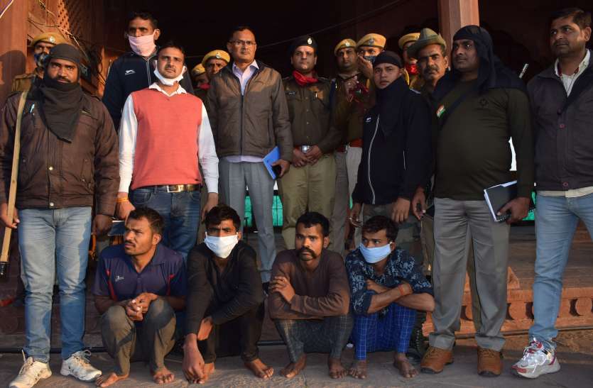 Dacoit Keshav's brother and three aunt's boys arrested while planning to kill Bari MLA बाड़ी विधायक की हत्या की योजना बनाते डकैत केशव के भाई व तीन मौसी के लड़के गिरफ्तार