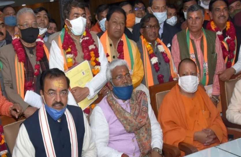 यूपी विधान परिषद रिजल्ट : भाजपा के सभी 10 व सपा के दो प्रत्याशी निर्विरोध निर्वाचित यूपी विधान परिषद रिजल्ट : भाजपा के सभी 10 व सपा के दो प्रत्याशी निर्विरोध निर्वाचित