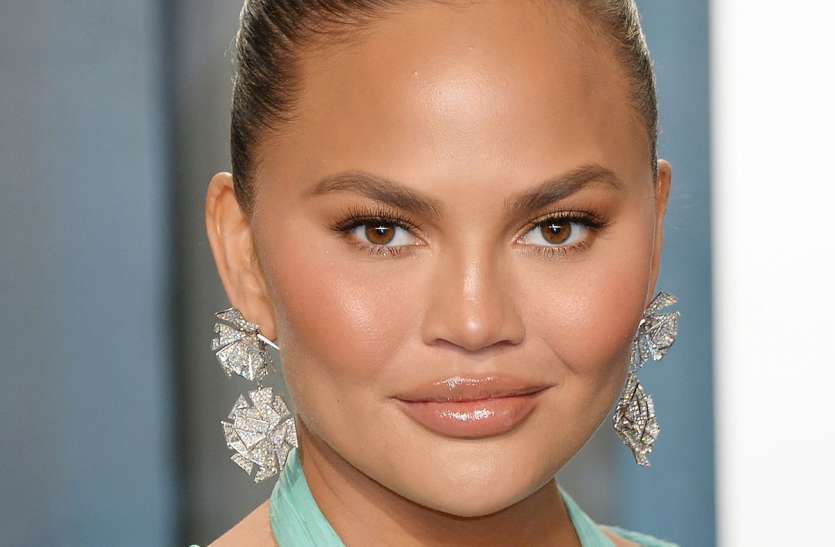chrissy-teigen.jpg Chrissy Teigen हैं एकमात्र सेलेब्रिटी जिन्हें बाइडन कर रहे फॉलो