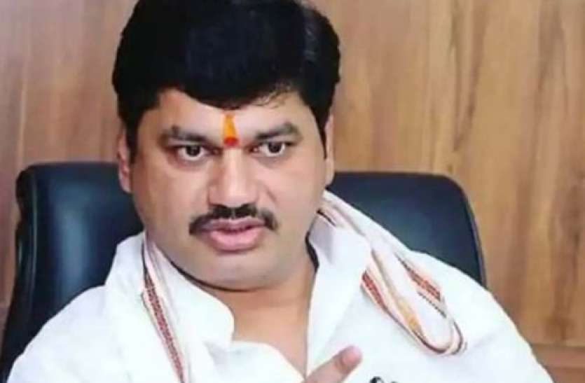 dhananjay Munde Maharashtra: उद्धव सरकार में मंत्री धनंजय मुंडे को बड़ी राहत, दुष्कर्म का आरोप लगाने वाली महिला ने वापस ली शिकायत