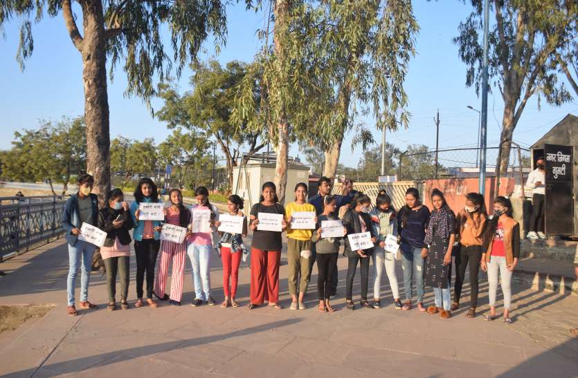 यहां की बच्चियों ने मुख्यमंत्री से की बेहद भावुक कर देनी वाली अपील यहां की बच्चियों ने मुख्यमंत्री से की बेहद भावुक कर देनी वाली अपील