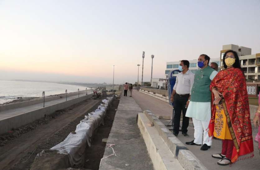 Gujarat: मुख्यमंत्री रूपाणी ने सोमनाथ चौपाटी पर वॉक-वे का निरीक्षण किया Gujarat: मुख्यमंत्री रूपाणी ने सोमनाथ चौपाटी पर वॉक-वे का निरीक्षण किया