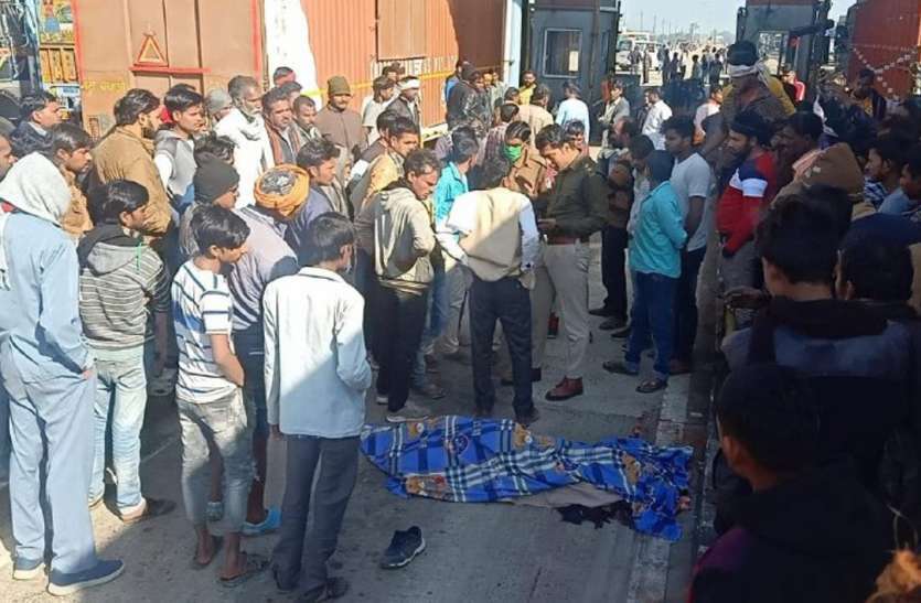 पूरनखेड़ी टोलनाके पर ट्रक ने टोलकर्मी को रौंदा पूरनखेड़ी टोलनाके पर ट्रक ने टोलकर्मी को रौंदा
