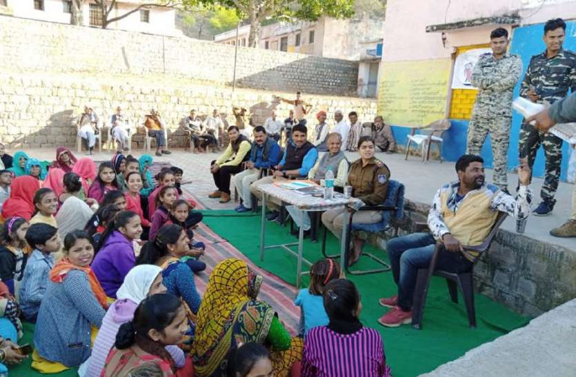 हमेशा ध्यान देना चाहिए : पूनम बच्चों की गतिविधियों पर हमेशा ध्यान देना चाहिए : पूनम