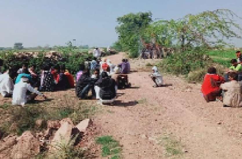 मुक्तिधाम अतिक्रमण की चपेट में मुक्तिधाम अतिक्रमण की चपेट में