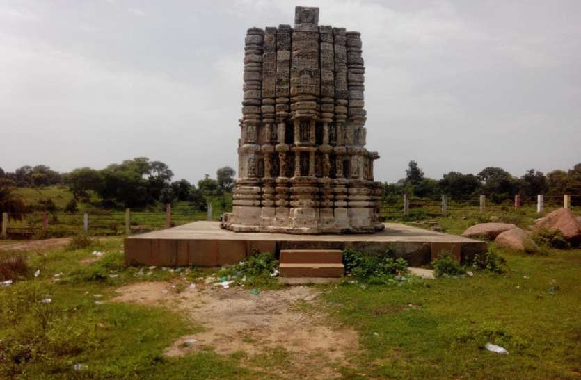 12th century Kalchuri Shiva temple established in Koyalari, now the he कोयलारी में स्थापित 12वीं सदी की कल्चुरीकालीन शिव मंदिर, अब अवशेष में स्थापित जिले की धरोहर