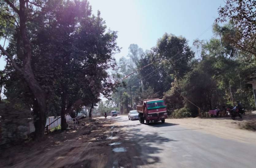Illegal quarrying continues from rivers, Sone Tipan and Kewai rivers a नदियों से रेत का अवैध उत्खनन जारी, सोन तिपान और केवई नदियों की सीना हो रही छलनी