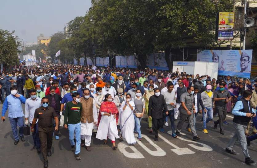 देश में क्रमिक आधार पर 4 राजधानियां हो: ममता देश में क्रमिक आधार पर 4 राजधानियां हो: ममता