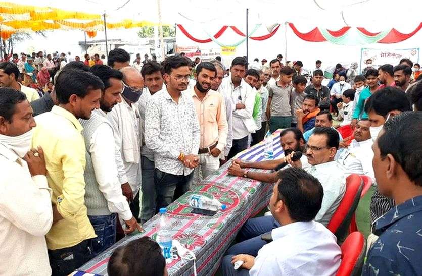 Problem heard in public problem prevention camp कलेक्टर ने सुनी समस्याएं, मौके पर किया निराकरण