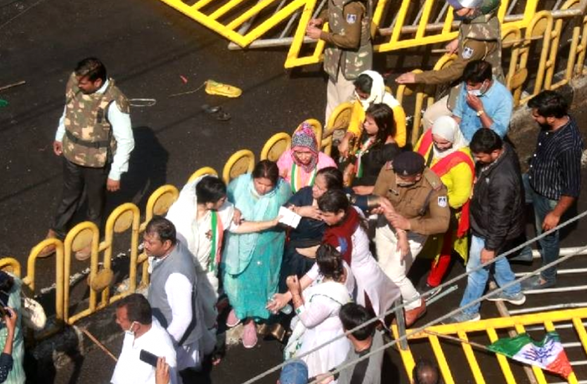 news रैली के बाद कमलनाथ बोले- आंसू गैस व वाटर केनन से हमला निंदनीय, शिवराज सरकार के ईशारे पर किया गया बर्बर लाठीचार्ज
