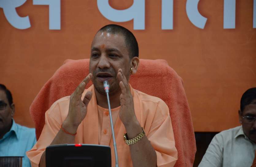 cm yogi adityanath said roads are necessary for better economy सीएम योगी ने ग्रामीण मार्गों का किया लोकार्पण-शिलान्यास, कहा- बेहतर अर्थव्यवस्था के लिए अच्छी सड़कें अत्यंत महत्वपूर्ण