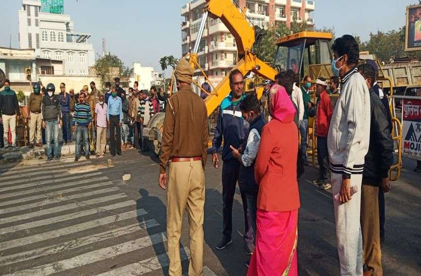 jaipur : चौमूं हाउस सर्किल गड्ढा: 1 करोड़ 5 लाख रुपए में मिलेगी निजात jaipur : चौमूं हाउस सर्किल गड्ढा: 1 करोड़ 5 लाख रुपए में मिलेगी निजात