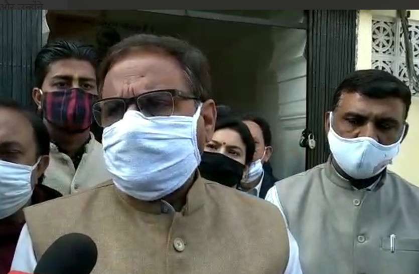 mahesh_joshi.jpg महेश जोशी का BJP पर हमला, कहा-अपने नेताओं की बजाय कांग्रेस नेताओं के गुणगान में जुटी