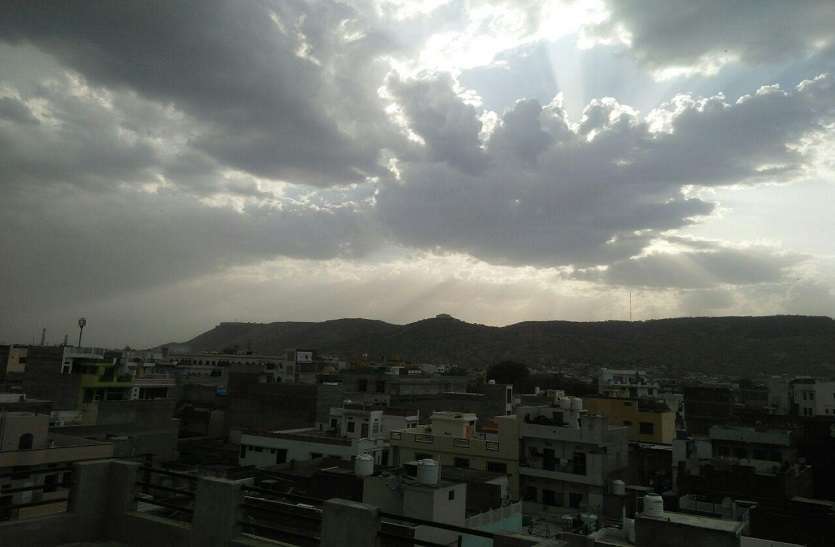 Weather updates : 10 जिलों में शीतलहर का यलो अलर्ट , चार जिलों में घने कोहरे की संभावना Weather updates : 10 जिलों में शीतलहर का यलो अलर्ट , चार जिलों में घने कोहरे की संभावना