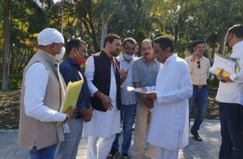 rewa रीवा के कांग्रेस पार्षद दल ने पूर्व सीएम कमलनाथ से की मुलाकात, बताई ये जानकारी