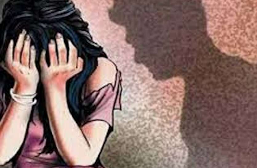 Quick Read: नशे में महिला ने किया हंगामा, लगाया दुष्कर्म का आरोप Quick Read: नशे में महिला ने किया हंगामा, लगाया दुष्कर्म का आरोप