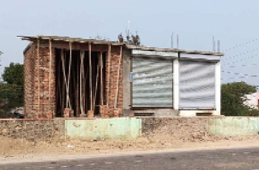 पाल पर बनाए गए गोदाम की करो जांच पाल पर बनाए गए गोदाम की करो जांच