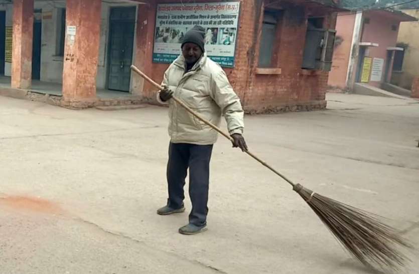 नहीं की बेईमानी, नपा के थे अध्यक्ष, अब लगा रहे झाड़ू नहीं की बेईमानी, नपा के थे अध्यक्ष, अब लगा रहे झाड़ू
