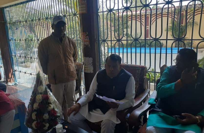 Villagers plagued by water problem for 15 years, no survey for tap wat 15 वर्षो से पानी की समस्या से त्रस्त ग्रामीण, नलजल योजना के लिए अबतक सर्वे नहीं