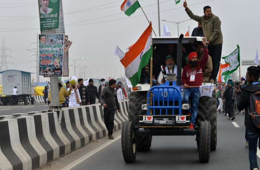 Delhi Police allows to take out tractor parade on 26 January किसानों को ट्रैक्टर परेड निकालने की दिल्ली पुलिस से मिली हरी झंडी, 2 लाख से ज्यादा ट्रैक्टर तैयार