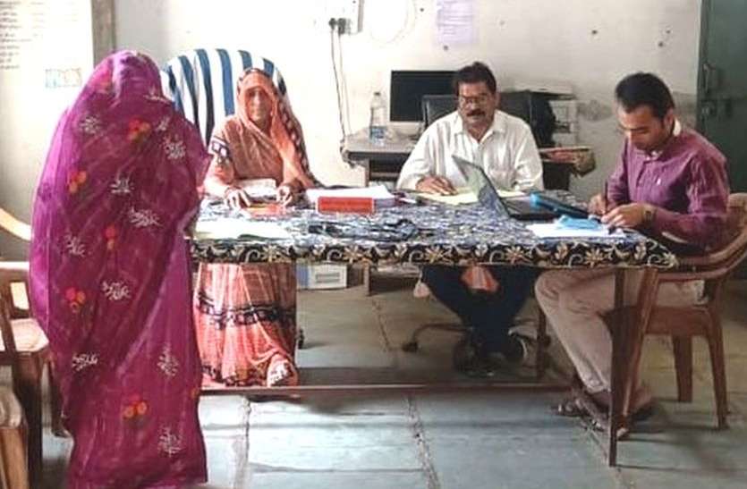 Gram Sabha in Sajwani without notice बिना सूचना के हुई ग्रामसभा, ग्रामीणों में आक्रोश