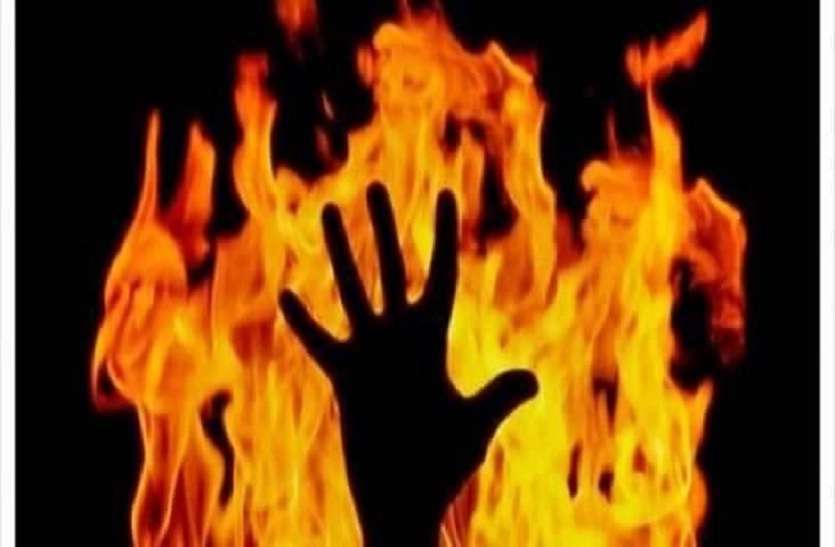burn_5480873_835x547-m.jpg Bareilly: किसान को कंटीले तार के जरिये पेड़ से बांधकर जिंदा जलाया