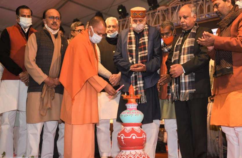 यूपी के 71वें स्थापना दिवस पर पूरे प्रदेश में धूम, बधाइयों की बौछार, खुशियों से झूमी जनता यूपी के 71वें स्थापना दिवस पर पूरे प्रदेश में धूम, बधाइयों की बौछार, खुशियों से झूमी जनता