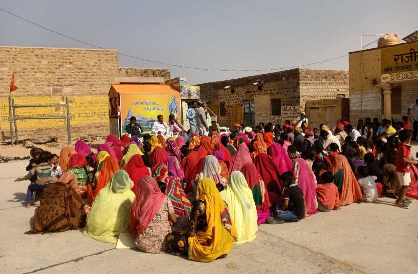 जब धर्म पर संकट आया है देवताओं ने धर्म रक्षार्थ अवतार लिया है: गिरधारी जब धर्म पर संकट आया है देवताओं ने धर्म रक्षार्थ अवतार लिया है: गिरधारी