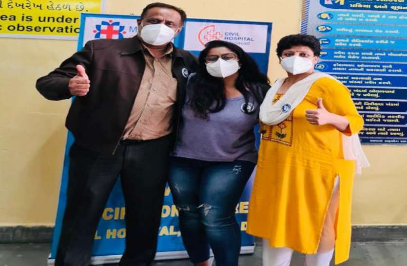 सिविल अस्पताल में कार्यरत... एक ही परिवार के तीन ने ली वैक्सीन सिविल अस्पताल में कार्यरत... एक ही परिवार के तीन ने ली वैक्सीन
