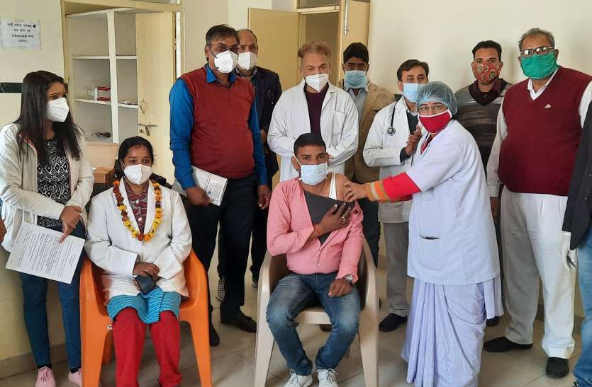 Good news...शाहपुरा के राजकीय अस्पताल में कोरोना का टीकाकरण शुरू Good news...शाहपुरा के राजकीय अस्पताल में कोरोना का टीकाकरण शुरू