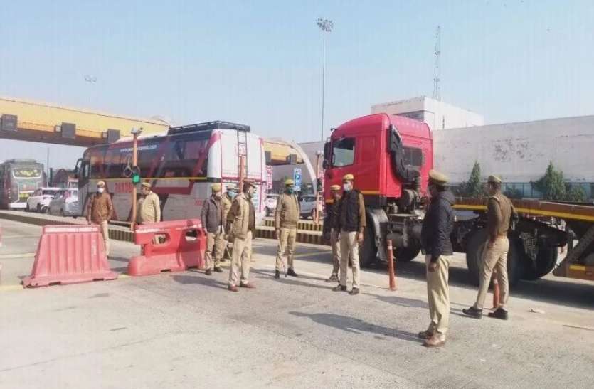 yamunna.jpg यूपी पुलिस ने यमुना एक्सप्रेस-वे पर की नाकाबंदी, ट्रैक्टर लेकर नहीं चढ़ सकेंगे किसान
