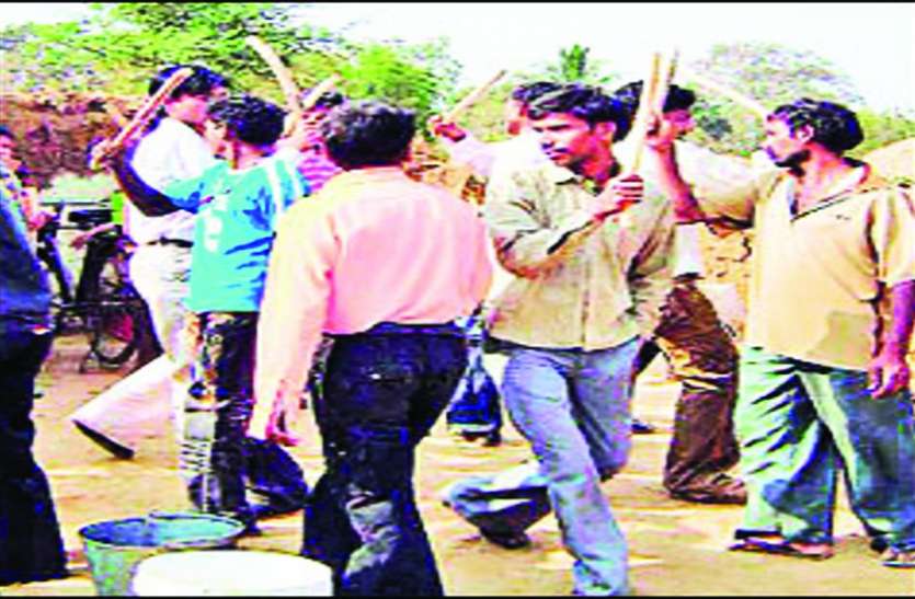 छेरछेरा म डंडा नाच छेरछेरा म डंडा नाच