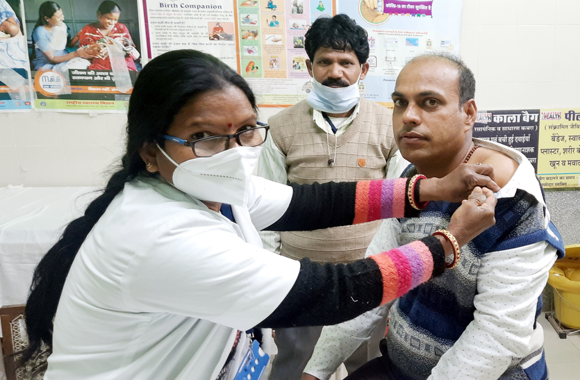 अब फ्रंटलाइन वर्कर्स को लगेगा टीका अब फ्रंटलाइन वर्कर्स को लगेगा टीका
