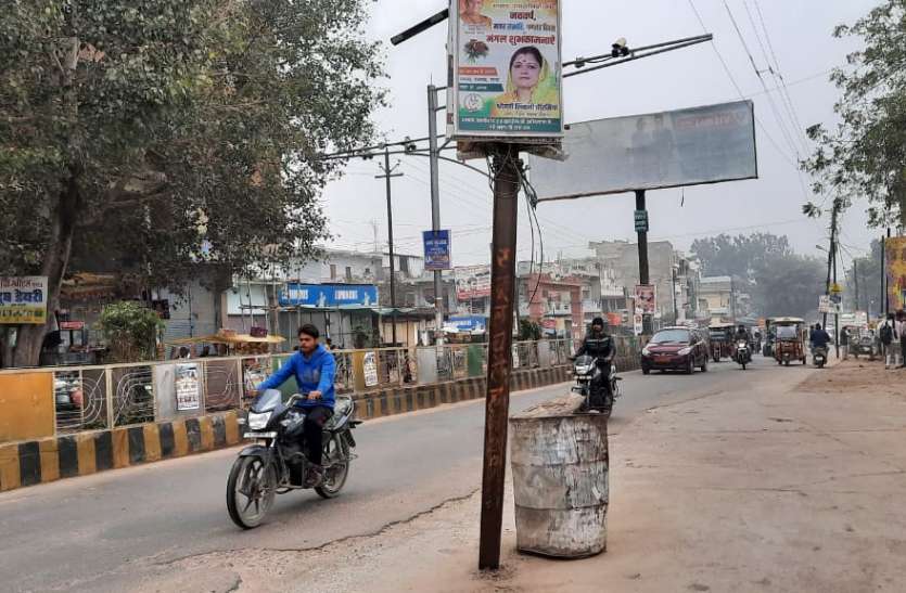 ट्रैफिक में पड़ रहा व्यवधान जिला सड़क सुरक्षा समिति की बैठक के फैसलों पर अबतक नहीं हुआ अमल