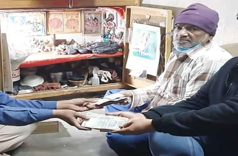 पांच हजार की अपेक्षा के मुकाबले 29,300 रुपए की निधि अर्पित पांच हजार की अपेक्षा के मुकाबले 29,300 रुपए की निधि अर्पित