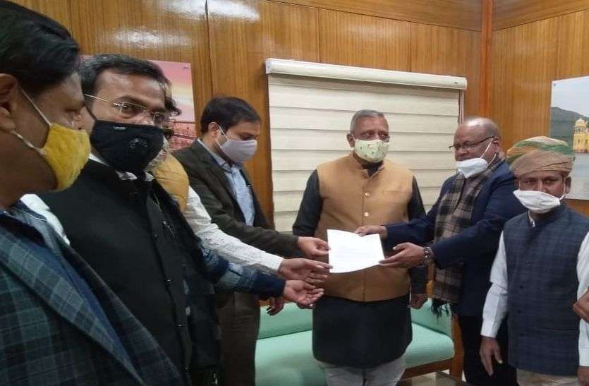 पौंड्रिक पार्क में पार्किंग पर उठाए सवाल, लोगों ने कहा मनाते हैं यहां तीज—त्योहार पौंड्रिक पार्क में पार्किंग पर उठाए सवाल, लोगों ने कहा मनाते हैं यहां तीज—त्योहार