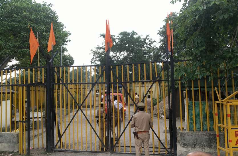 मंदिर निर्माण में लगने वाले मजदूरों व अधिकारियों का होगा वेरिफिकेशन फिर मिलेगा परिसर में प्रवेश बड़ी खबर : मंदिर निर्माण में लगने वाले मजदूरों व अधिकारियों का होगा वेरिफिकेशन फिर मिलेगा परिसर में प्रवेश