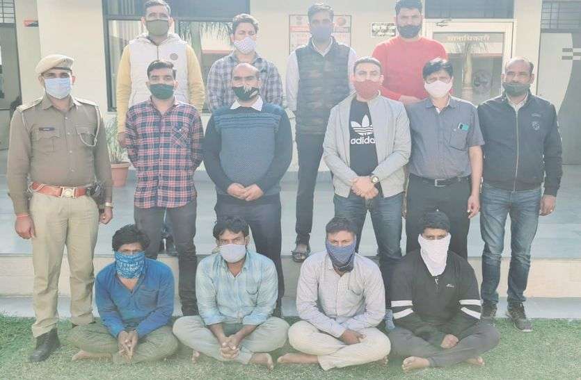 ट्रक चालक व खलासी का अपहरण कर 30 लाख रुपए की मांगी फिरौती, पुलिस ने दबोचे तीनों आरोपित ट्रक चालक व खलासी का अपहरण कर 30 लाख रुपए की मांगी फिरौती, पुलिस ने दबोचे तीनों आरोपित