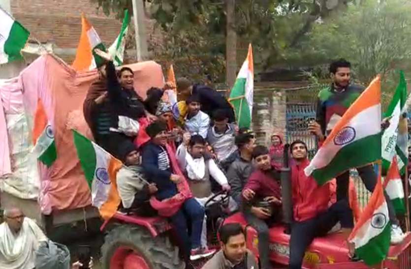 tractor-railly.jpg आज और कल दिल्ली जाने वाली सड़कों पर ट्रैक्टर राज, भूलकर भी न निकले इन मार्गों से