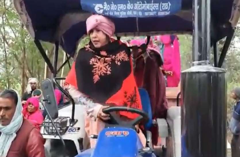 1_4.jpg किसानों के समर्थन में हजारों महिलाओं ने निकाली ट्रैक्टर रैली, महिलाओं ने किया प्रदर्शन