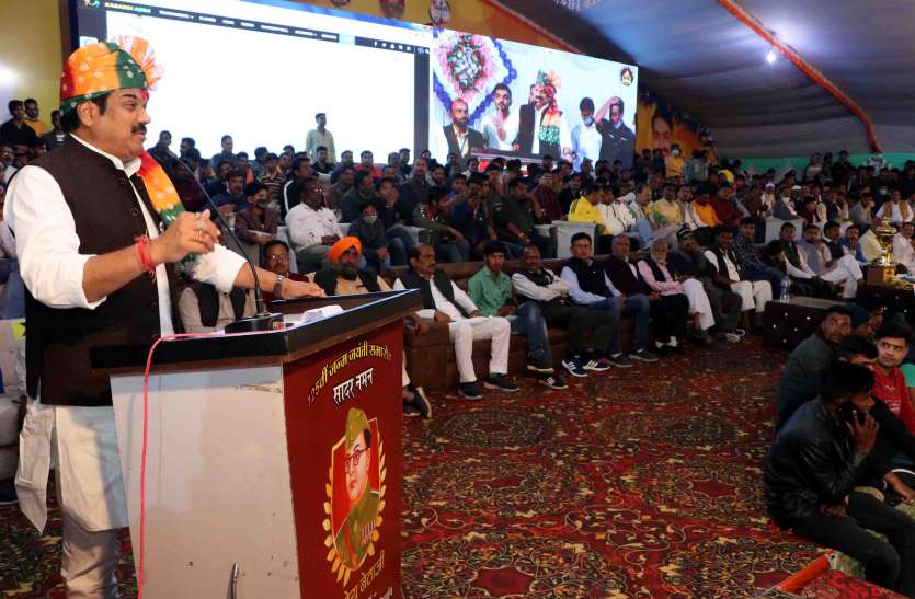 2504nsp2.jpg गोटेगांव में मंत्री गोविंद सिंह राजपूत ने वितरित किए कबड्डी प्रतियोगिता के पुरस्कार
