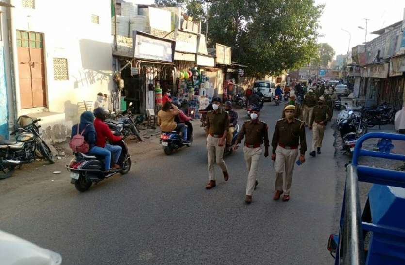 गणतंत्र दिवस को लेकर चौकस पुलिस गणतंत्र दिवस को लेकर चौकस पुलिस