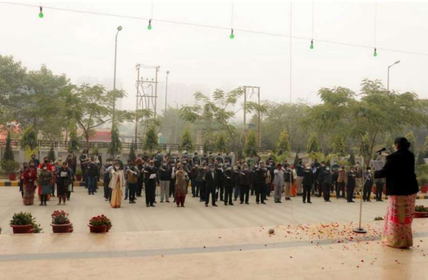 72nd Republic Day : आज का दिन चिंतन मनन का दिन हैः शकुन्तला गौतम 72nd Republic Day : आज का दिन चिंतन मनन का दिन हैः शकुन्तला गौतम