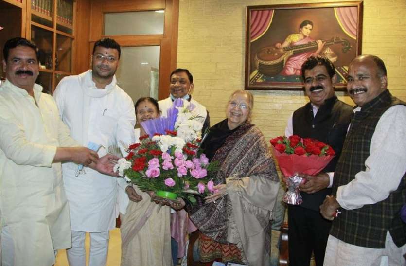 ताई को मिला पद्म भूषण, इंदौर को किया समर्पित ताई को मिला पद्म भूषण, इंदौर को किया समर्पित
