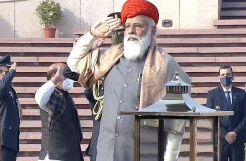 Prime Minister Modi is wearing a special 'Paghdi' from Jamnagar, today परेड ग्राउंड पहुंचे प्रधानमंत्री मोदी, आखिर क्यों चर्चा में हैं विशेष 'पगड़ी'